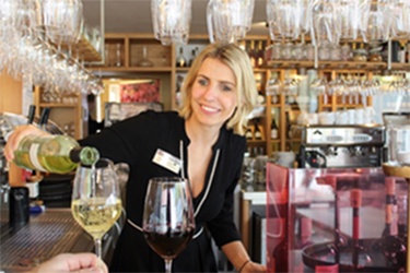 Service-Kraft - UMA-Blitzlicht-Analyse: Markt und Gast