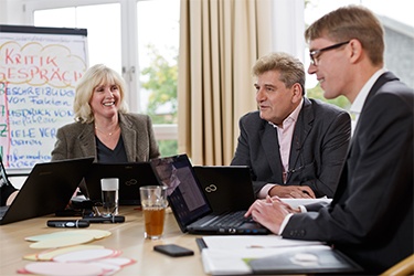Teambesprechung der Unternehmermanufaktur - UMA-Blitzlicht-Analyse: Organisation